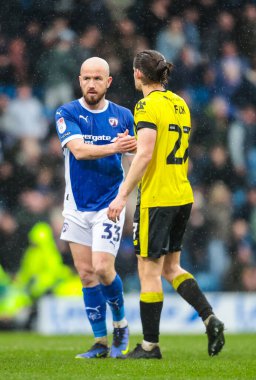 Chesterfield 'dan Paddy Madden ve Harrogate Town' dan James Ben Fox, 22 Mart 2025 'te SMH Group Stadiumact Stadyumu' nda oynanan Sky Bet 2 karşılaşmasında tam zamanlı olarak el sıkışıyorlar.