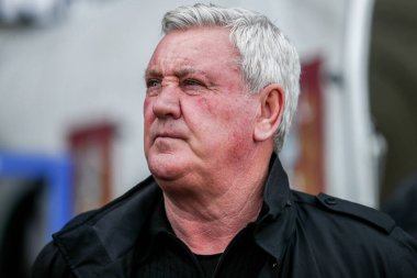 Blackpool 'dan Steve Bruce, 22 Mart 2025' te İngiltere 'nin Sixfields Stadyumu' ndaki Northampton Town-Blackpool maçından önce Sixfields Stadyumu 'na geldi.
