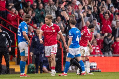 Stockport County 'den Brad Hills, 22 Mart 2025' te İngiltere 'nin SToK Cae Ras, Wrexham kentinde oynanan Sky Bet 1 karşılaşmasında kırmızı kart aldı.