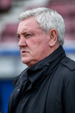 Blackpool 'dan Steve Bruce, 22 Mart 2025' te İngiltere 'nin Sixfields Stadyumu' ndaki Northampton Town-Blackpool maçından önce Sixfields Stadyumu 'na geldi.