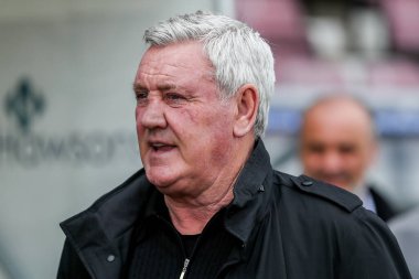 Blackpool 'dan Steve Bruce, 22 Mart 2025' te İngiltere 'nin Sixfields Stadyumu' ndaki Northampton Town-Blackpool maçından önce Sixfields Stadyumu 'na geldi.
