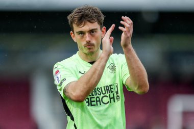 Blackpool 'dan Harry Tyrer, 22 Mart 2025 tarihinde İngiltere' nin Northampton şehrindeki Sixfields Stadyumu 'nda oynanan 1.