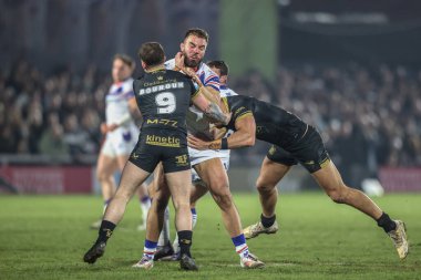 Wakefield Trinity 'den Mike McMeeken, Hull FC' den Amir Bourouh ve Hull FC 'den Jed Cartwright, Wakefield Trinity vs Hull FC maçında Wakefield Trinity ile Wakefield, Wakefield Stadyumu, 21 Mart 2025