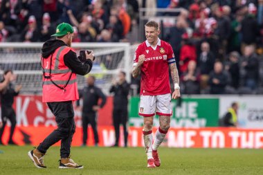 Wrexham 'dan James McClean, Wrexham-Stockport County maçı sırasında 22 Mart 2025' te Wrexham ile Wrexham, Wrexham, İngiltere