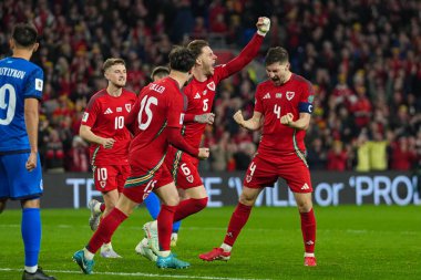 Galler 'den Ben Davies, 22 Mart 2025' te Cardiff City Stadyumu 'nda oynanan ve Galler ile Kazakistan arasında oynanan Dünya Kupası eleme maçında takımlarının ikinci golünü kutluyor.