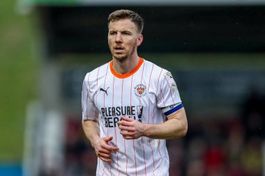 Blackpool 'dan Lee Evans 22 Mart 2025' te İngiltere 'nin Northampton Stadyumu' nda oynanan Northampton Town-Blackpool maçında sahada.