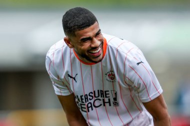 Blackpool takımından Ashley Fletcher 22 Mart 2025 'te Northampton Town, Northampton Stadyumu' nda Blackpool 'a karşı oynanan Sky Bet 1 karşılaşmasından önce sıralanıyor.