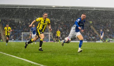Harrogate Town 'dan Ben Fox ve Chesterfield' dan Tom Naylor, 22 Mart 2025 'te Birleşik Krallık' taki SMH Group Stadiumact Stadyumu 'nda oynanan 2.