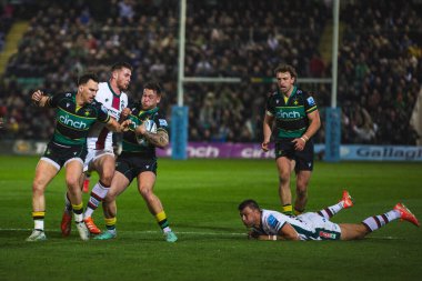 Freddie Steward, Gallagher Premiership maçında Tom Seabrook 'a karşı Northampton Saints - Leicester Tigers maçında Franklin' s Gardens, Northampton, İngiltere 'deki Cinch Stadyumu' nda mücadele etti.
