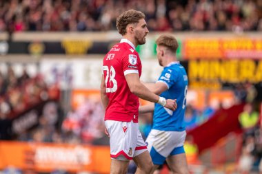 Wrexham 'dan Sam Smith, Wrexham - Stockport County maçı sırasında Wrexham - SToK Cae Ras, Wrexham, Birleşik Krallık, 22 Mart 2025