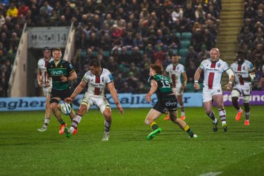Hanro Liebenberg, Gallagher Premiership maçında George Hendy 'den Northampton Saints' e karşı Leicester Tigers maçında Franklin 's Gardens, Northampton' daki Cinch Stadyumu 'nda topu aldı.