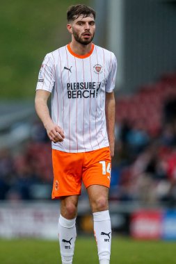 Blackpool 'dan Tom Bloxhan, 22 Mart 2025 tarihinde İngiltere' nin Northampton şehrindeki Sixfields Stadyumu 'nda oynanan 1.