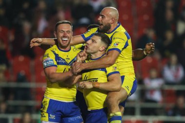 Warrington Wolves 'tan George Williams, 21 Mart 2025' te St Helens vs Warrington Wolves 'a karşı oynanan Betfred Süper Lig maçında 2-4' lük galibiyetini kutluyor.