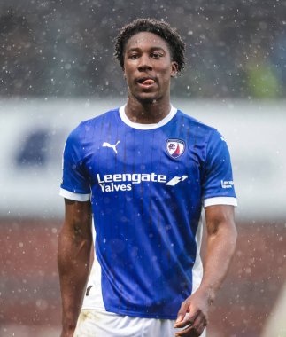 Chesterfield takımından Aribim Pepple, 22 Mart 2025 tarihinde Chesterfield-Harrogate maçında SMH Group Stadiumact Stadyumu 'nda karşı karşıya geldi.