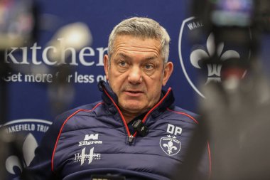 Wakefield Trinity 'nin baş antrenörü Daryl Powell, Wakefield Stadyumu, Wakefield, Birleşik Krallık, 21 Mart 2025' te oynanan Betfred Süper Lig 5. Raundu 'nda yaptığı basın toplantısında konuşma yaptı.