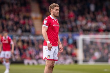 Wrexham 'dan Sam Smith, Wrexham - Stockport County maçı sırasında Wrexham - SToK Cae Ras, Wrexham, Birleşik Krallık, 22 Mart 2025