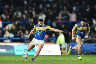 Leeds Rhinos 'tan Jake Connor, Leeds Stadyumu, Leeds, Birleşik Krallık' ta oynanan Betfred Süper Lig 5. Raundunda Leeds Gergedan 'a karşı Wigan Warriors maçında maçı tekrar başlatıyor.