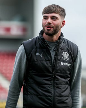 Blackpool 'dan Tom Bloxhan, 22 Mart 2025' te İngiltere 'nin Sixfields Stadyumu' ndaki Northampton Town-Blackpool maçından önce Sixfields Stadyumu 'na geldi.