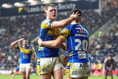 Leeds Rhinos takımından Jack Sinfield, Birleşik Krallık 'ın Leeds Stadyumu' nda oynanan 5. Betfred Süper Lig karşılaşmasında 10-10 'luk galibiyetini kutluyor.