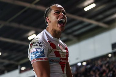 St. Helens 'li Dayon Sambou, 21 Mart 2025' te St Helens vs Warrington Wolves 'a karşı oynanan Betfred Süper Lig maçında 12-14' lük galibiyetini kutluyor.