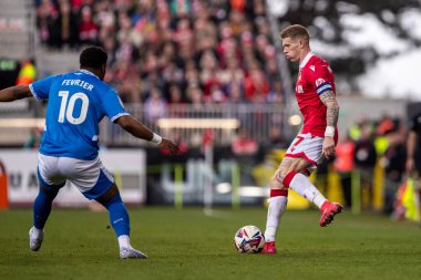 Wrexham 'dan James McClean, Sky Bet Ligi 1 karşılaşmasında Wrexham, Stockport County' ye karşı SToK Cae Ras, Wrexham, Birleşik Krallık, 22 Mart 2025