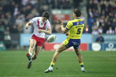 St. Helens 'ten Jon Bennison, Warrington Wolves' tan Matty Ashton 'ın Betfred Süper Lig 5. Raundunda oynadığı St Helens vs Warrington Wolves maçında sahaya çıktı.