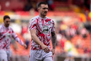 Wrexham 'dan Jack Marriott, Wrexham-Stockport County maçında ısınıyor. SToK Cae Ras, Wrexham, İngiltere, 22 Mart 2025