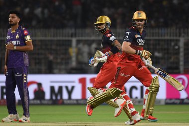 Royal Challengers Bengaluru 'dan Virat Kohli ve Phil Salt, 22 Mart 2025 Cumartesi günü Hindistan' ın Kolkata kentindeki Eden Gardens 'ta Kolkata Knight Riders ve Royal Challengers Bengaluru arasında oynanan Hindistan Premier Ligi kriket maçında yarıştılar.