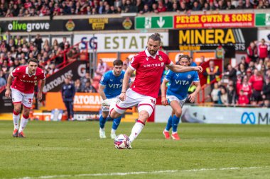 Wrexham 'dan Jay Rodriguez penaltıyı geri çeviremedi ama Wrexham - Stockport County maçı sırasında Wrexham - SToK Cae Ras, Wrexham, Birleşik Krallık, 22 Mart 2025