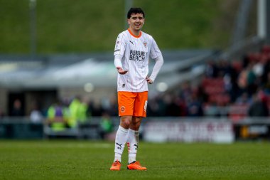 Blackpool takımından Albie Morgan 22 Mart 2025 'te Northampton Town, Northampton Stadyumu' ndaki Blackpool maçında tepki gösterdi.