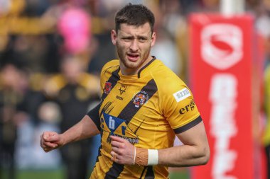 Castleford Tigers 'dan Sam Wood maç öncesi ısınma turunda 5. Betfred Süper Ligi karşılaşmasında Castleford Tigers, Catalans Dragons' a karşı The Mend-A-Hose Jungle, Castleford, Birleşik Krallık, 22 Mart 2025