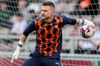 Blackpool 'dan Richard O' Donnell, 22 Mart 2025 'te İngiltere' nin Sixfields Stadyumu 'nda oynanan Northampton Town-Blackpool maçından önce ısınıyor.