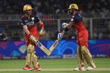 Royal Challengers takımından Phil Salt ve Virat Bengaluru, Hindistan Premier Ligi kriket maçında Kolkata Knight Riders ve Royal Challengers Bengaluru arasında 22 Mart 2025 Cumartesi günü Hindistan 'ın Kolkata kentindeki Eden Gardens' ta oynandı.