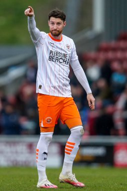 Blackpool 'dan James Husband, 21 Mart 2025' te İngiltere 'nin Sixfields Stadyumu' nda oynanan Northampton Town-Blackpool maçında Blackpool 'un tepkisini gösterdi.
