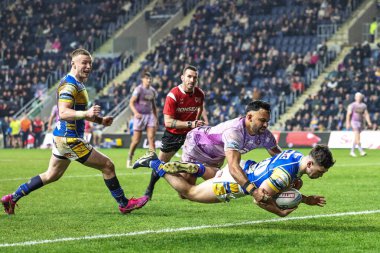 Leeds Rhinos takımından Jack Sinfield, 22 Mart 2025 tarihinde Leeds, İngiltere 'deki Headingley Stadyumu' nda oynanan Betfred Süper Lig 5. Round karşılaşmasında skoru 10-10 'a çıkardı.