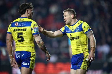 Warrington Wolves 'tan Matt Dufty, Betfred Süper Lig 5. Raundu' nda Warrington Wolves 'a karşı St Helens - Wicked Stadyumu, St Helens, İngiltere, 21 Mart 2025' te oynanan karşılaşmada Warrington Wolves 'tan Matty Ashton ile sohbet etti.