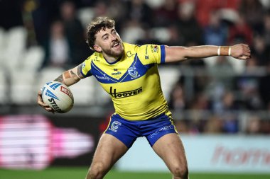Warrington Wolves takımından Matty Ashton, 21 Mart 2025 'te St Helens - Warrington Wolves maçında şansını denedi.