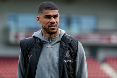 Blackpool 'dan Ashley Fletcher, 22 Mart 2025' te İngiltere 'nin Sixfields Stadyumu' ndaki Northampton Town-Blackpool maçından önce Sixfields Stadyumu 'na geldi.