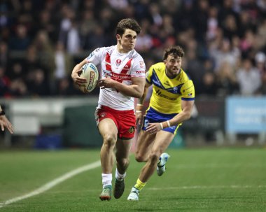 St. Helens 'ten Jon Bennison, 21 Mart 2025' te St Helens - Wicked Stadyumu, St Helens - Warrington Wolves maçında topa vuruyor.
