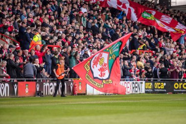 Wrexham bayrağı, Wrexham - Stockport County maçı sırasında Wrexham - SToK Cae Ras, Wrexham, Birleşik Krallık, 22 Mart 2025