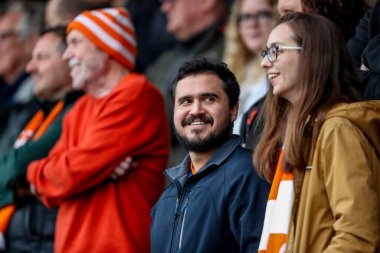 Blackpool taraftarları 22 Mart 2025 'te İngiltere, Northampton' daki Sixfields Stadyumu 'nda oynanan Northampton Town-Blackpool maçı sonrasında takımların zaferini kutluyorlar.
