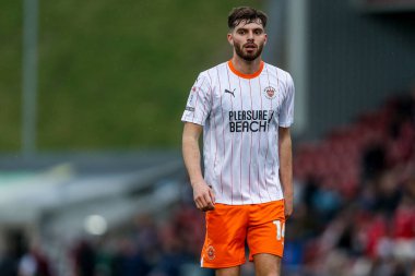 Blackpool 'dan Tom Bloxhan, 22 Mart 2025 tarihinde İngiltere' nin Northampton şehrindeki Sixfields Stadyumu 'nda oynanan 1.