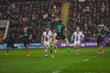 George Hendy, Gallagher Premiership maçında yüksek topun altında Northampton Saints, Leicester Tigers 'a karşı Franklin' s Gardens, Northampton, İngiltere 'deki Cinch Stadyumu' nda 21 Mart 2025