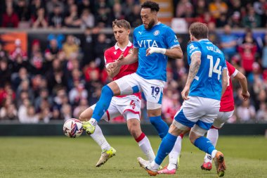 Stockport County 'den Kyle Wooton, Wrexham' a karşı Stockport County, SToK Cae Ras, Wrexham, Birleşik Krallık 'ta 22 Mart 2025 tarihinde oynanan 1.