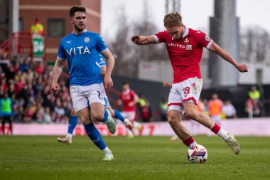 Wrexham 'dan Sam Smith, Wrexham-Stockport County maçında 22 Mart 2025' te SToK Cae Ras, Wrexham, İngiltere 'de golü atıyor.