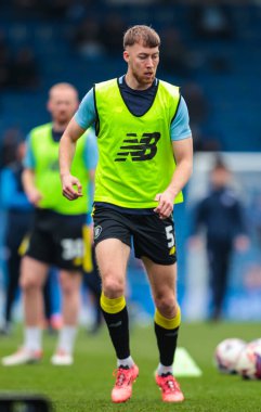 Maç öncesi ısınma oturumunda Harrogate Town 'dan Jasper Moon, 22 Mart 2025' te İngiltere 'nin Chesterfield şehrinde oynanan SMH Group Stadyumu' nda oynanan Chesterfield - Harrogate Town maçından önce