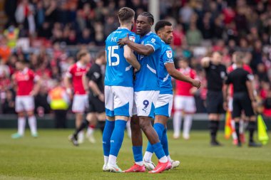 Stockport County 'den Ethan Pie ve Tanto Olaofe, Wrexham - Stockport County maçı sırasında Wrexham - SToK Cae Ras, Wrexham, İngiltere, 22 Mart 2025