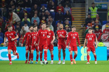 Galler 'den Dan James, 22 Mart 2025' te Cardiff City Stadyumu 'nda oynanan ve Galler' e karşı Galler Dünya Kupası eleme maçında takımının ilk golünü atmasını kutluyor.