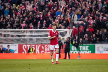 Wrexham 'dan James McClean, Wrexhams' ın 22 Mart 2025 tarihinde SToK Cae Ras, Wrexham, Birleşik Krallık 'ta oynanan Sky Bet 1 maçında kazandığı 1-0' lık galibiyeti kutluyor.