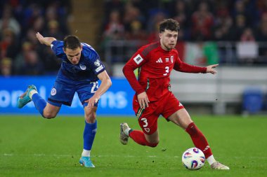 Galler 'den Neco Williams, 22 Mart 2025' te Cardiff City Stadyumu 'nda oynanan FIFA Dünya Kupası eleme maçında Kazakistan' lı İslam Chesnokov 'u geçti.